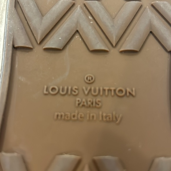 Authentic Men’s Louis Vuitton Black LV Logo Sneakers,Sz 10 - Picture 9 of 9